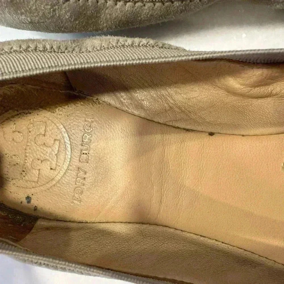 Tory Burch taupe leather ballet flats with gold Tory logo size 8 excellent - Picture 7 of 9